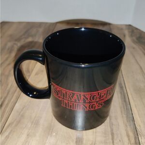 Netflix Stranger Things Black 20oz Mug 'Friends Don't Lie'